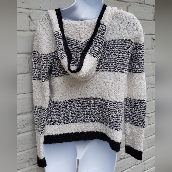 Girls size 14 black and white fuzzy sweater - Picture 2 of 4